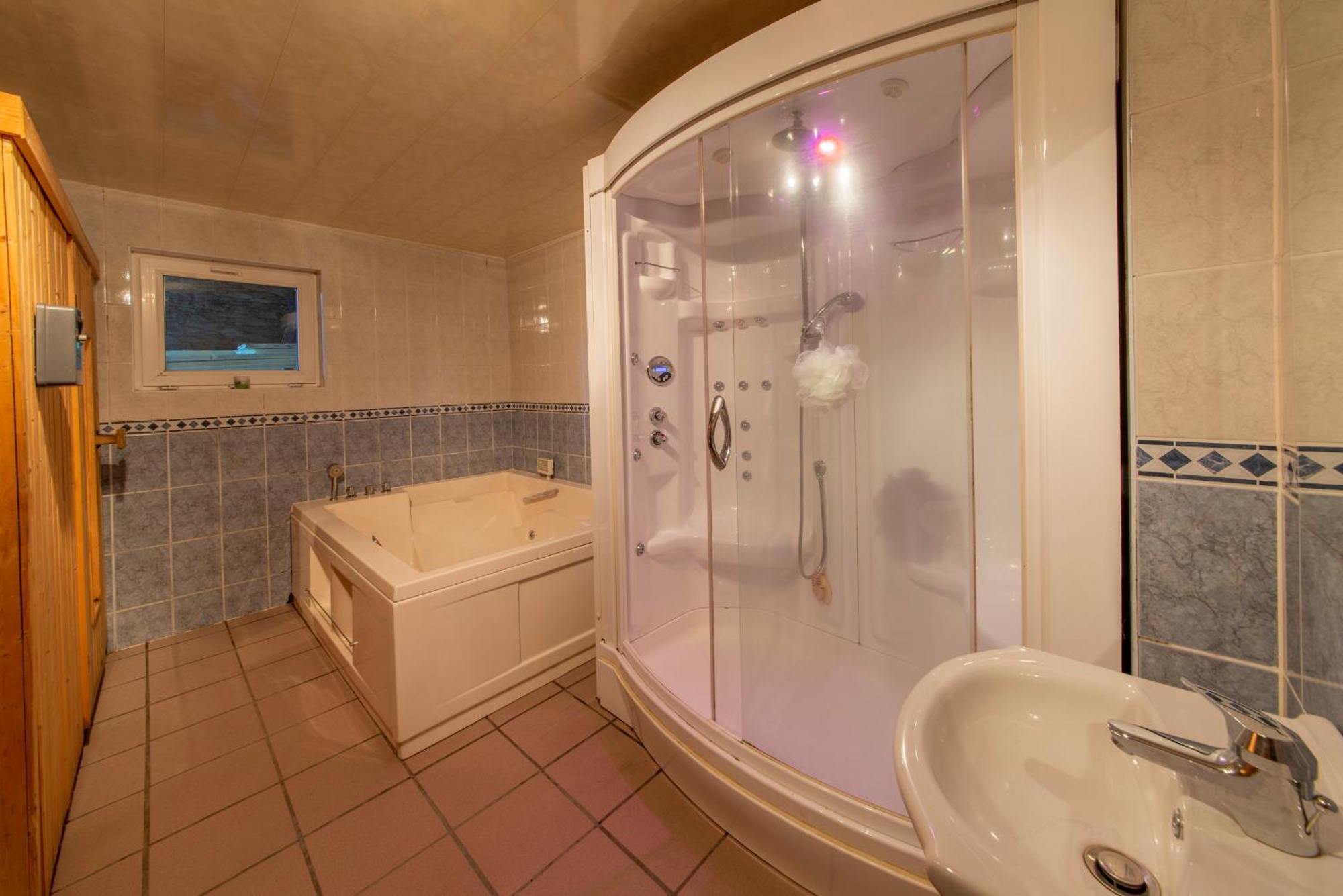 Sol Battire Hotel Brisy Exterior photo